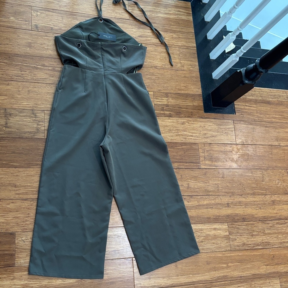 NWT Romeo + Juliet Couture Olive Green Halter Cutout Wide Leg Jumpsuit M - Picture 3 of 13